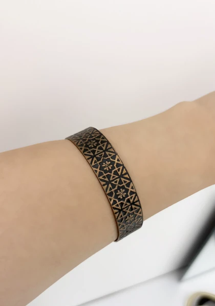 بنگل برنجی زنانه سیاه قلم 720