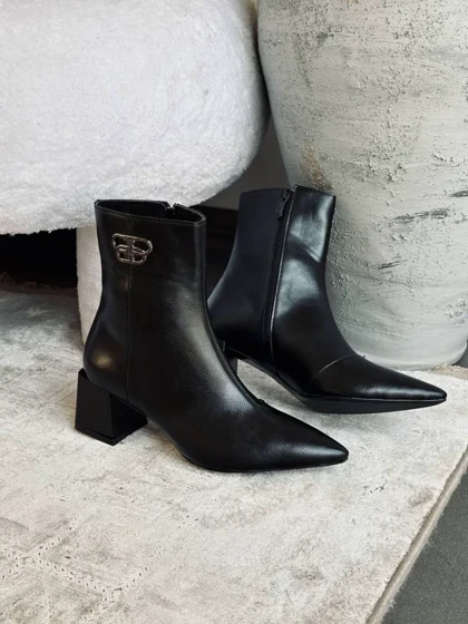 نیم بوت Balenciagaنوک تیز