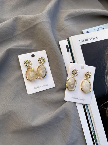 گوشواره سنگی طلایی