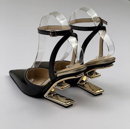 کفش پاشنه‌دار fendi