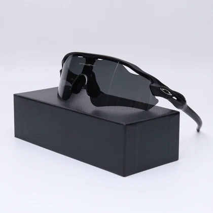 عینک از برند OAKLEY کد 181435