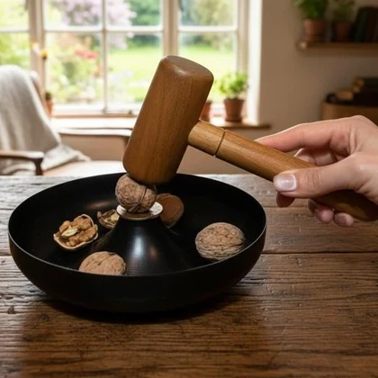 گردو شکن فلزی