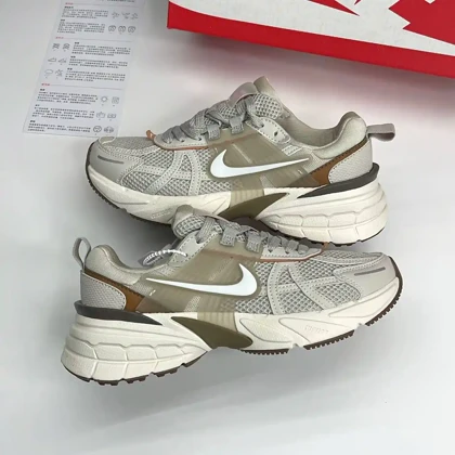 کتانی نایک وی تو کی کرم Nike V2K Run Cream
