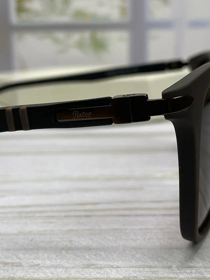 عینک آفتابی پرسول P6808 فریم کائوچو قهوه‌ای و عدسی پلی‌کربنات UV400 پلاریزه