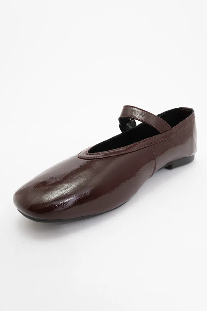 کالج زنانه luvishoes luvishoes