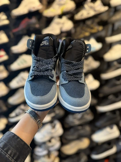 کتانی زنانه ترویس ساق‌دار سرمه ای