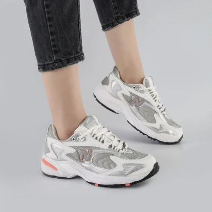 کتانی اسپرت زنانه مدل نیوبالانس725 NEW BALANCE رنگ سفید صورتی کد 9997