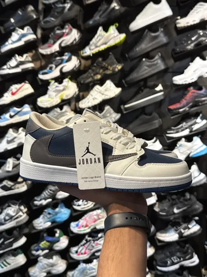 کتانی ترویس مردانه سفید سرمه ای