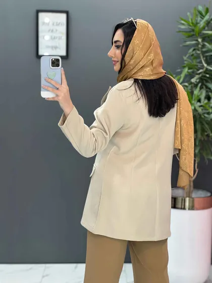 مانتو مازراتی دکمه طلایی