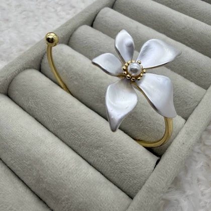 بنگل جلو باز گل سفید میناکاری