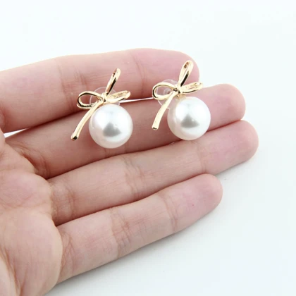 گوشواره زنانه میخی مدل پاپیون مرواریدی