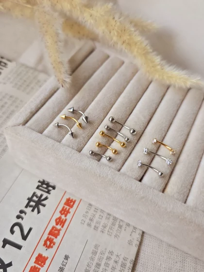 پیرسینگ ابرو و روک