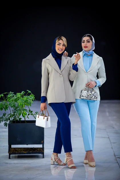 مانتو دیپلمات تک دکمه رها