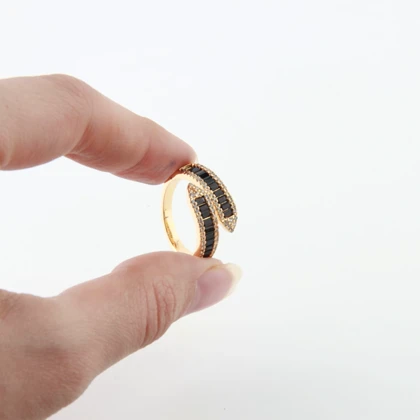 نیم ست دخترانه مدل میخی نگین‌دار