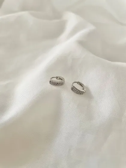 گوشواره نگین‌دار کوچک