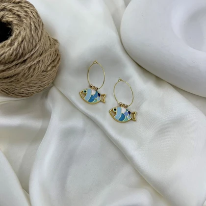 گوشواره زنانه حلقه‌ای مدل آبیان طرح ماهی رنگی