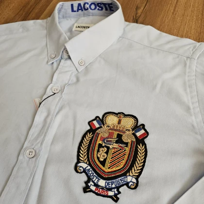 پیراهن تک لوگو طرح لاگوست