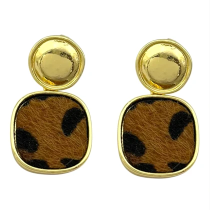 گوشواره زنانه مدل لیورا طرح پلنگی با فریم طلایی