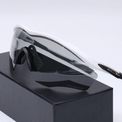 عینک از برند OAKLEY کد 181455