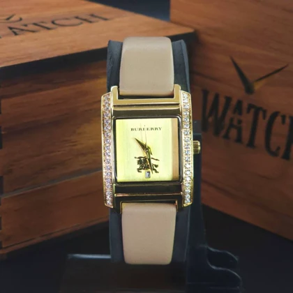 ساعت مچی زنانه بربری Burberry A915 با موتور کوارتز ژاپن و بند چرم