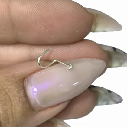 پیرسینگ بینی نقره HC تک نگین 1 میلی‌متری