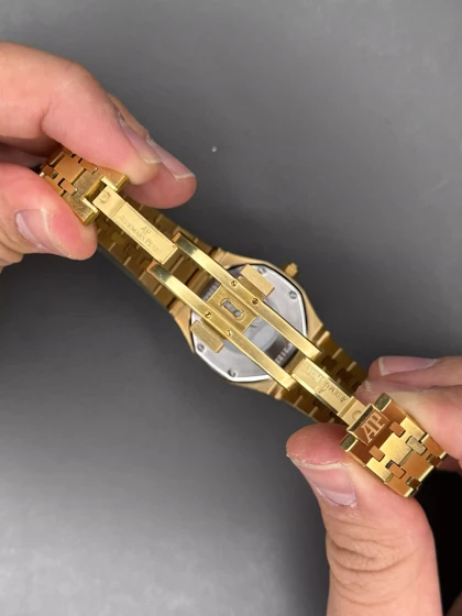 ساعت مچی اودمار پیگه بند طلایی صفحه طوسی Audemars Piguet