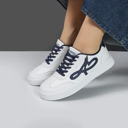 کفش و کتانی راحتی زنانه و دخترانه مدل امضا رنگ سفید سرمه ای کد M85472