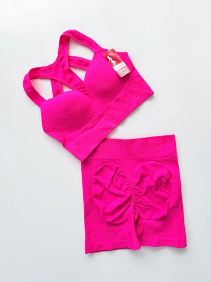 ست نیم‌تنه کاپ‌دار پشت قهرمانی و شورتک پشت چروک سیملس