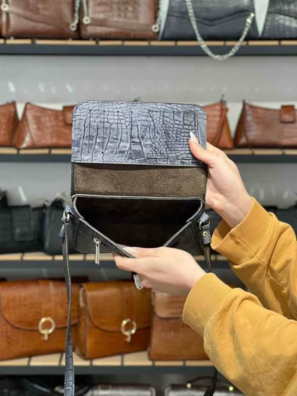 کیف چرم زنانه طوسی ابر و بادی سنگی