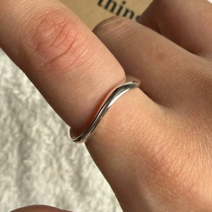 انگشتر مینیمال موج دار