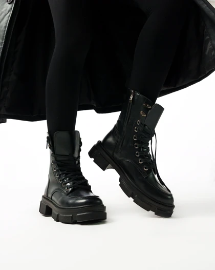 نیم بوت زنانه استرادیواریوس مدل Stradivarius-Flat-Ankle-Boots-BT10
