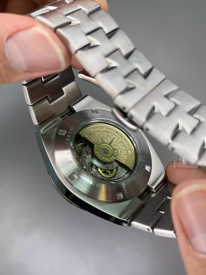 ساعت مچی وشرون کنستانتن اتوماتیک سیلور صفحه مشکی Vacheron Constantin