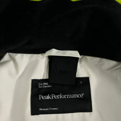 SIZE M-L کاپشن اسکی گورتکس حرفه ای اورجینال PEAK PERFORMANCE سوئد