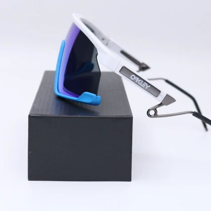 عینک از برند OAKLEY کد 181422