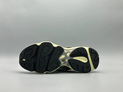 کتانی نیوبالانس 1000 نقره ای زیره کرم/New Balance