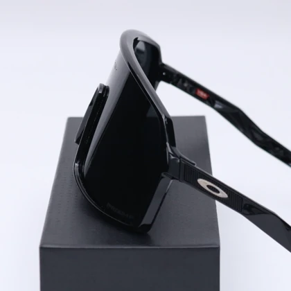 عینک از برند OAKLEY کد 181447