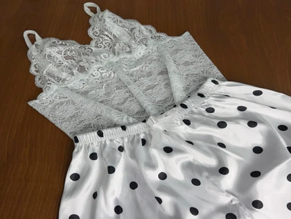 ست نیم‌تنه گیپور و شلوارک طرح خالدار 136