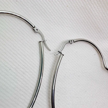 گوشواره استیل حلقه‌ای طرح «قلب بزرگ» (Heart Hoops) | 6 سانتی