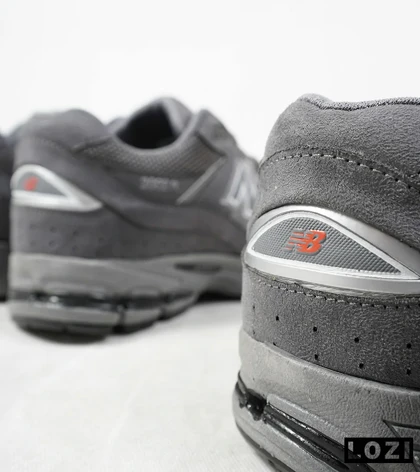 کفش کتانی طوسی NEW BALANCE 2002R