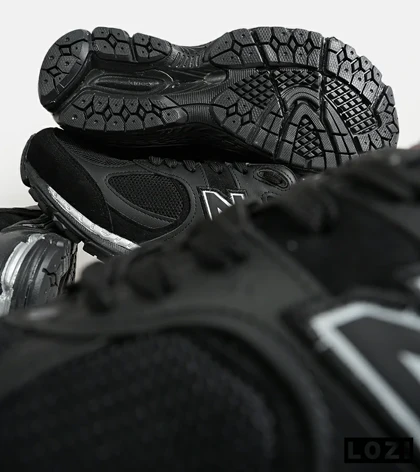 کفش کتانی مشکی NEW BALANCE 2002R
