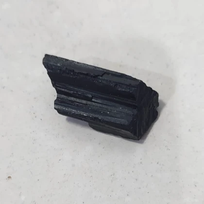 راف سنگ تورمالین سیاه 7 گرمی