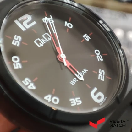 ساعت مچی مردانه کیو اند کیو Q&amp;Q مدل V04A-005VY