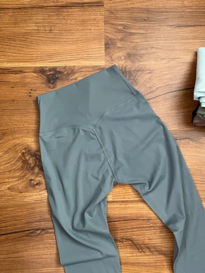 لگ زنانه لولولمون مدل Align V-shape