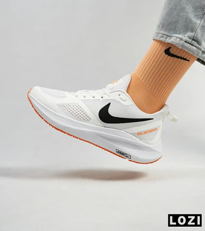 کفش کتانی مردانه سفید نارنجی Nike guide 10