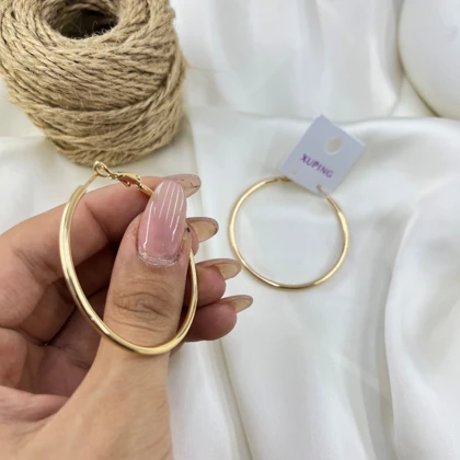گوشواره زنانه حلقه‌ای مدل زرین رنگ طلایی ژوپینگ