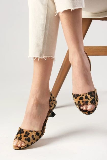 کفش پاشنه‌بلند کلاسیک زنانه میوگوستو mio-gusto