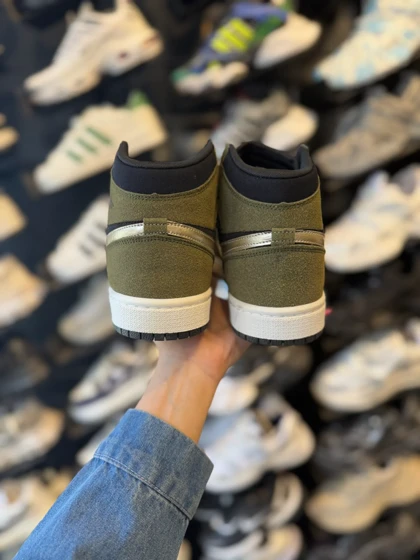 جردن وان ساق‌دار سبز مشکی