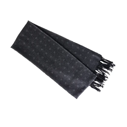 شال گردن طرح خال‌خالی خاکستری