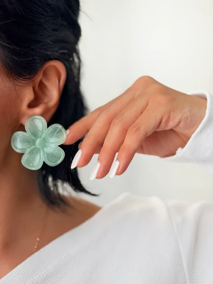 گوشواره گل های رزینی رنگی شفاف