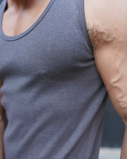 رکابی حلقه‌ای تنک تاپ سنگ شور طوسی ساده